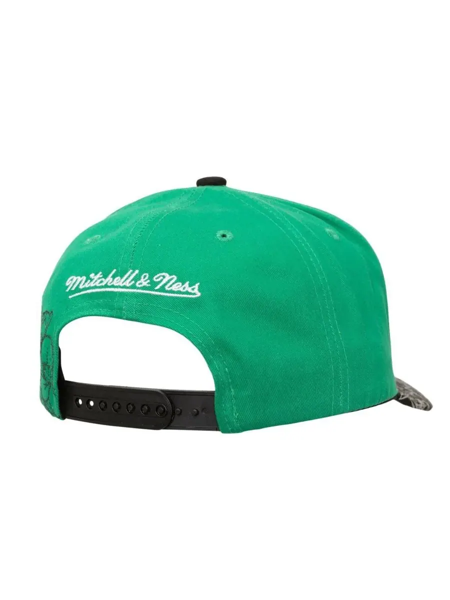 Mitchell & Ness Мужская регулируемая кепка Boston Celtics цвета "майские цветы" — изображение 2 из 3, зеленый черный