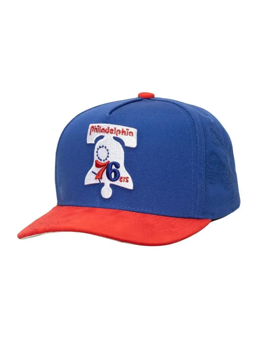 Mitchell & Ness Мужская регулируемая кепка Philadelphia 76ers сине-красного цвета с майскими цветами — изображение 1 из 3