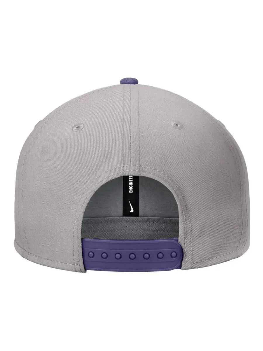 Nike Мужская серая кепка TCU Horned Frogs Vintage Script Pro Dri-FIT Snapback — изображение 3 из 3, серый