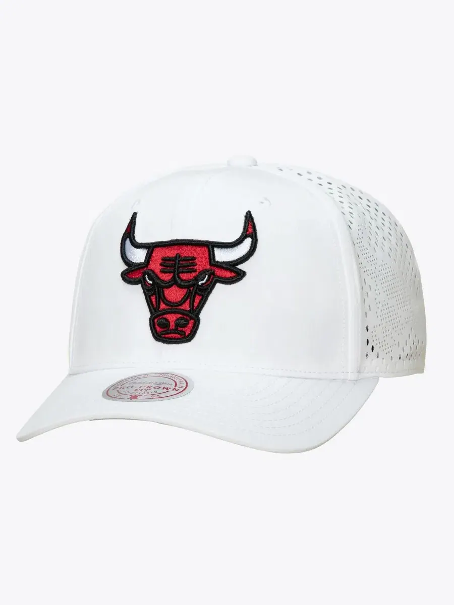Кепка-снапбек с вышивкой Chicago Bulls Mitchell & Ness — изображение 1 из 3, белый