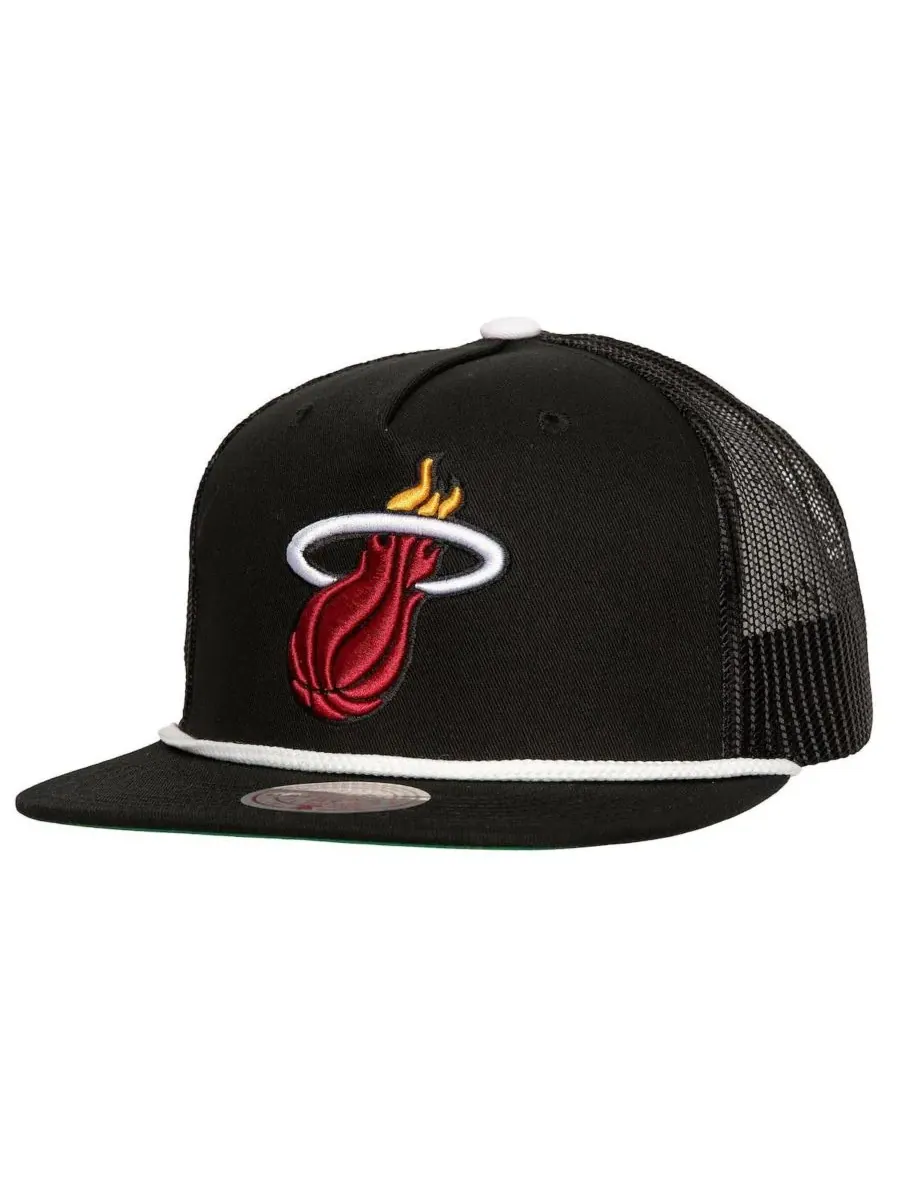 Mitchell & Ness Мужская черная кепка-тракер Miami Heat Roper Meshback с регулируемой застежкой — изображение 1 из 2, черный