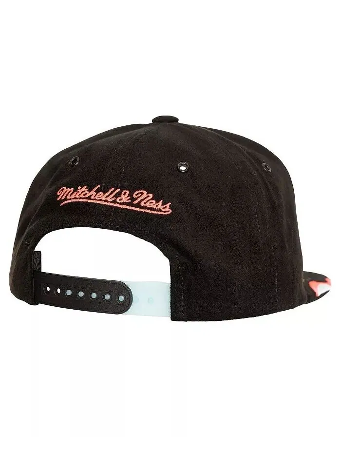 Мужская черная бейсболка Chicago Bulls Day 6 Mitchell & Ness — изображение 3 из 3