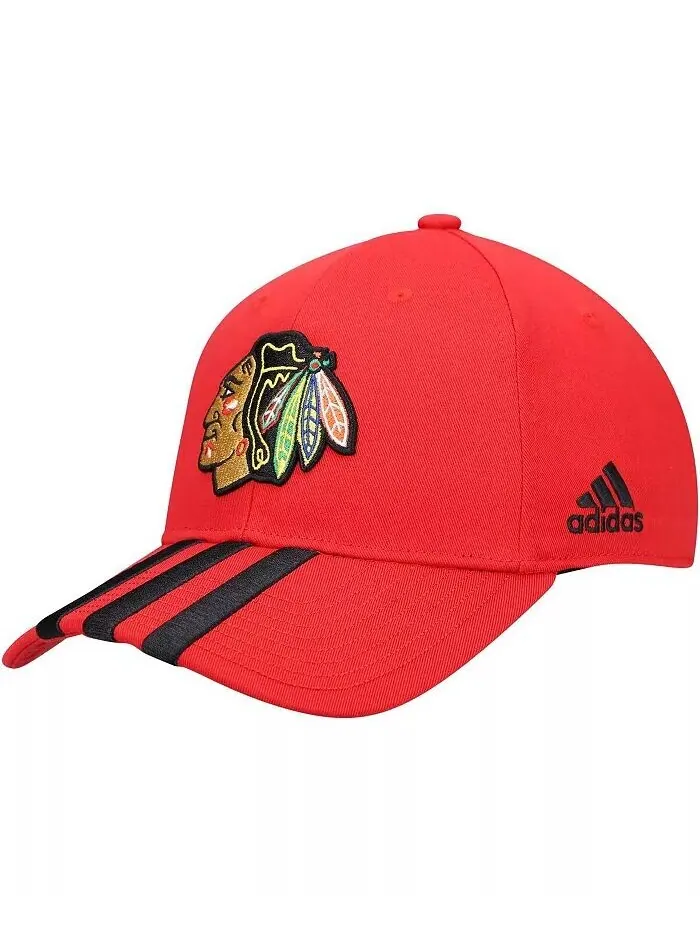 Мужская красная регулируемая кепка с тремя полосками в раздевалке Chicago Blackhawks Adidas — изображение 1 из 2