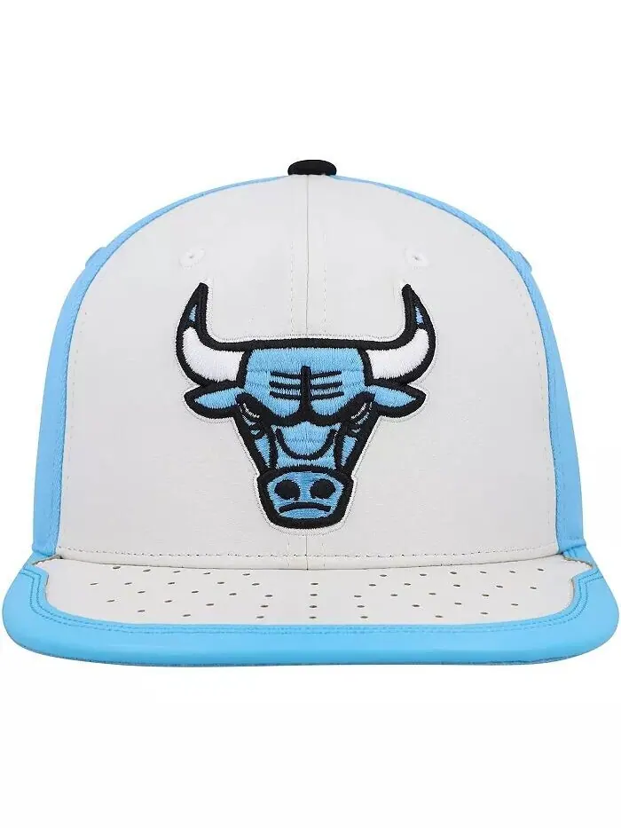 Мужская белая, светло-голубая бейсболка Chicago Bulls Day One Mitchell & Ness — изображение 4 из 4