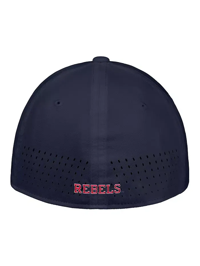 Мужская темно-синяя бейсболка Ole Miss Rebels 2025 On-Field Performance Flex Nike — изображение 2 из 3