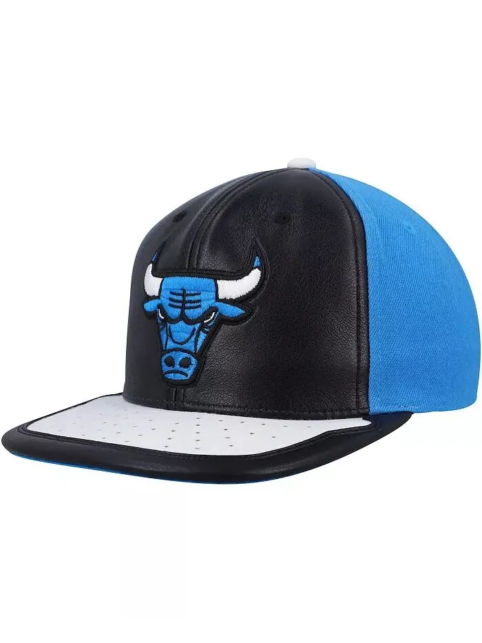 Мужская черно-белая бейсболка Chicago Bulls Day One Snapback Mitchell & Ness — изображение 1 из 2