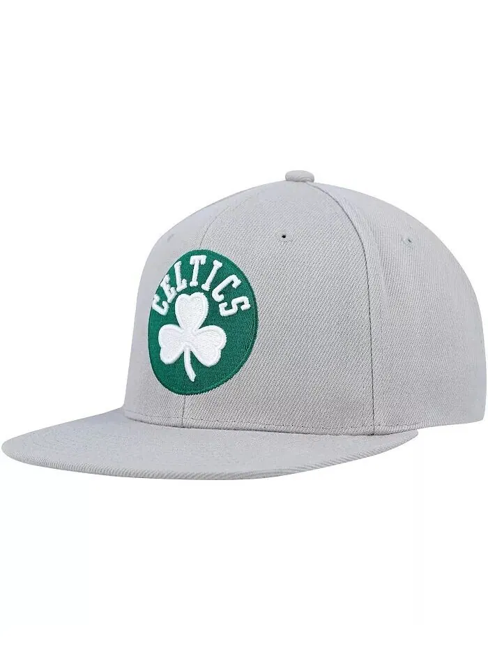 Мужская серая бейсболка Boston Celtics Side Core 2.0 Snapback Mitchell & Ness — изображение 2 из 3