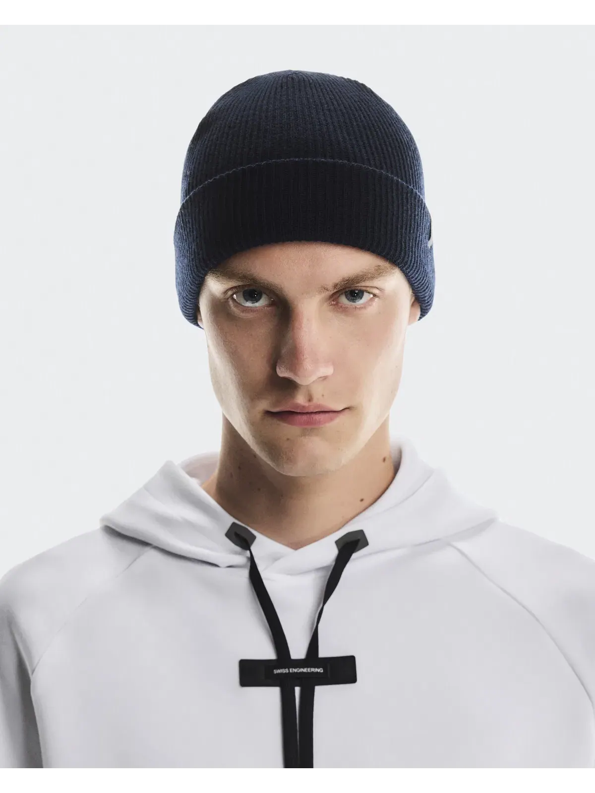 Шапка бини из шерсти мериноса с отворотом Merino Beanie On — изображение 2 из 7, синий