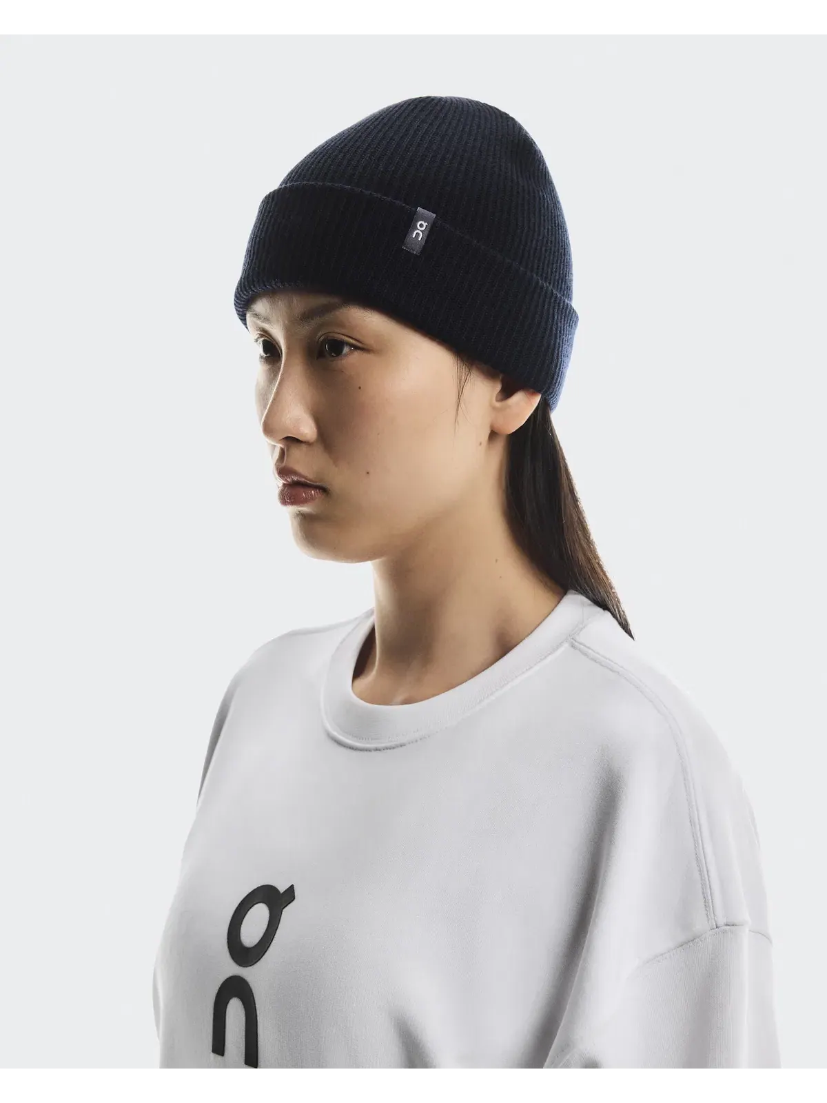 Шапка бини из шерсти мериноса с отворотом Merino Beanie On — изображение 3 из 7, синий