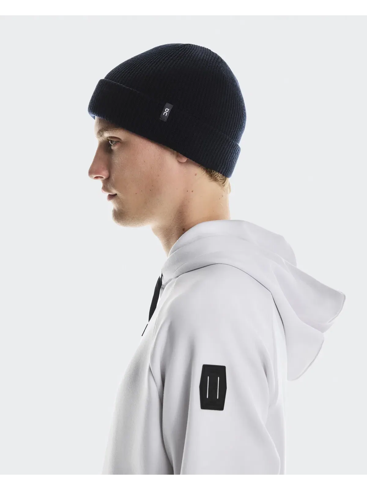 Шапка бини из шерсти мериноса с отворотом Merino Beanie On — изображение 4 из 7, синий