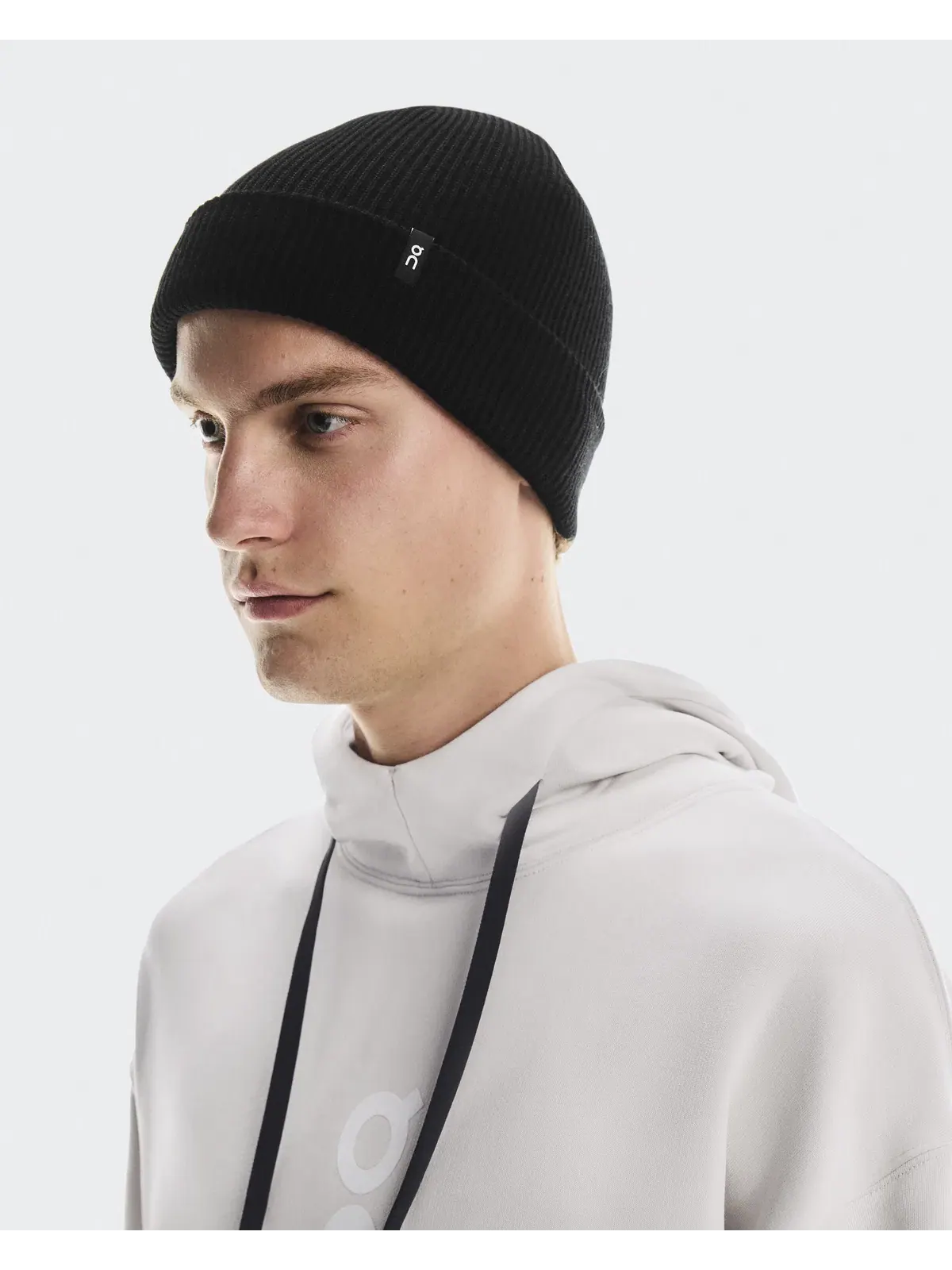 Шапка бини из шерсти мериноса On Merino Beanie — изображение 3 из 6, черный