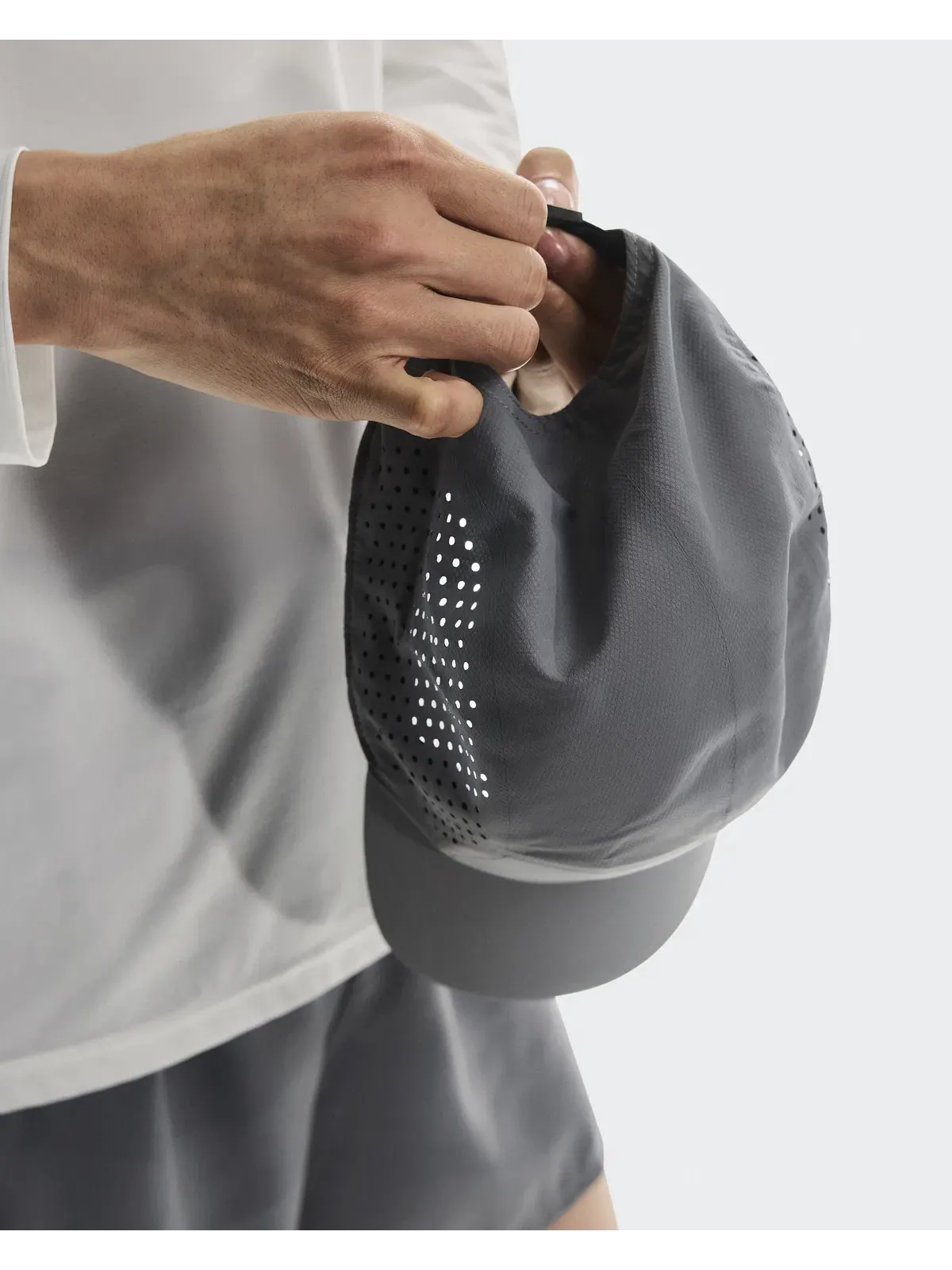 Бейсболка для бега легкая с перфорацией Lightweight Cap On — изображение 6 из 7, серый