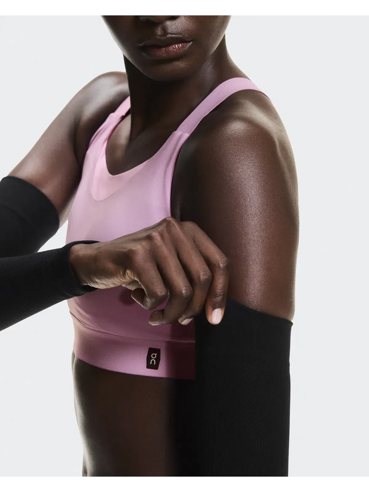 Спортивные нарукавники Performance Arm Sleeves On — изображение 3 из 7, черный