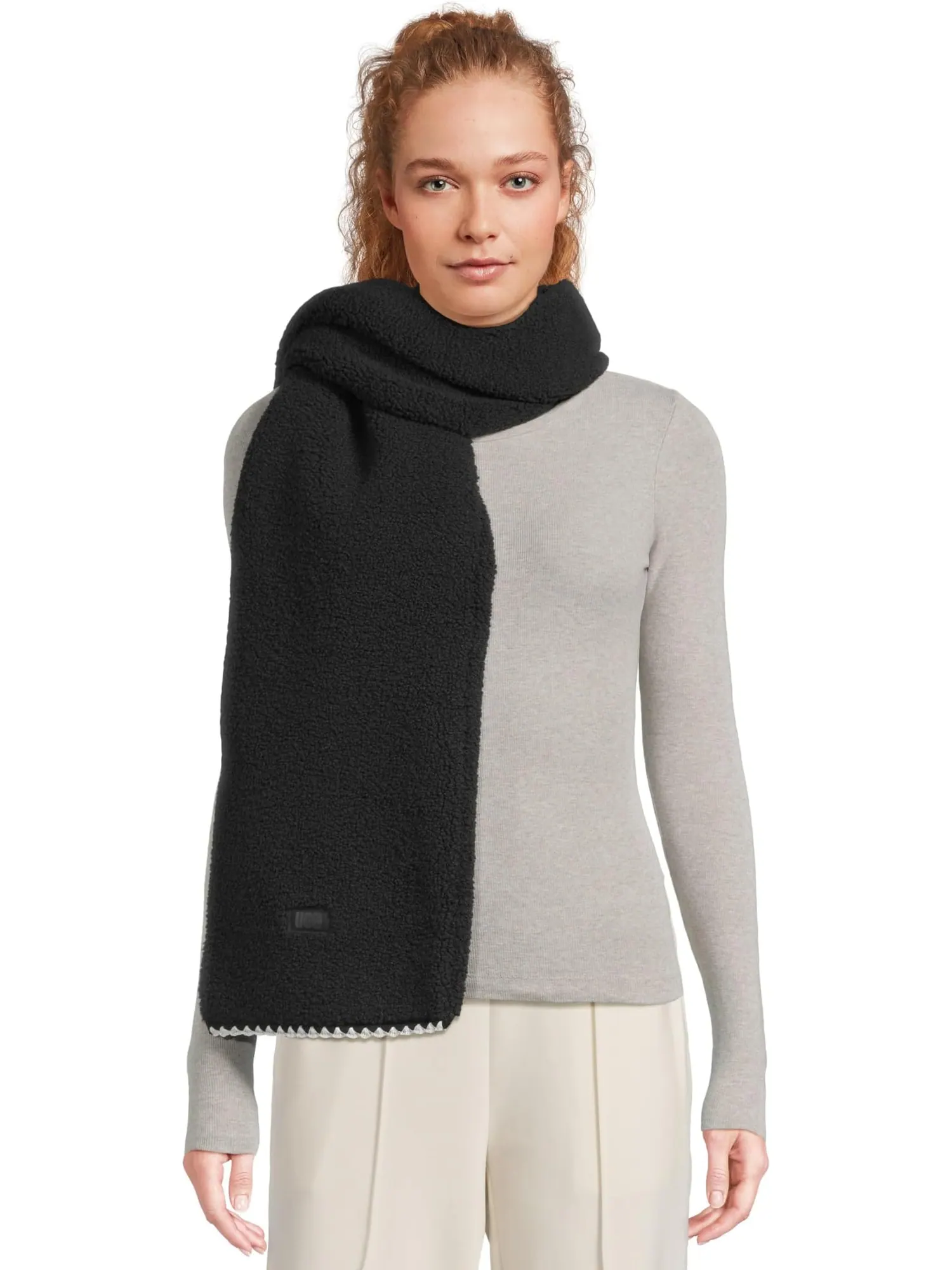 Шарф UGG Women's Uggfluff Scalloped Scarf — изображение 1 из 3, черный