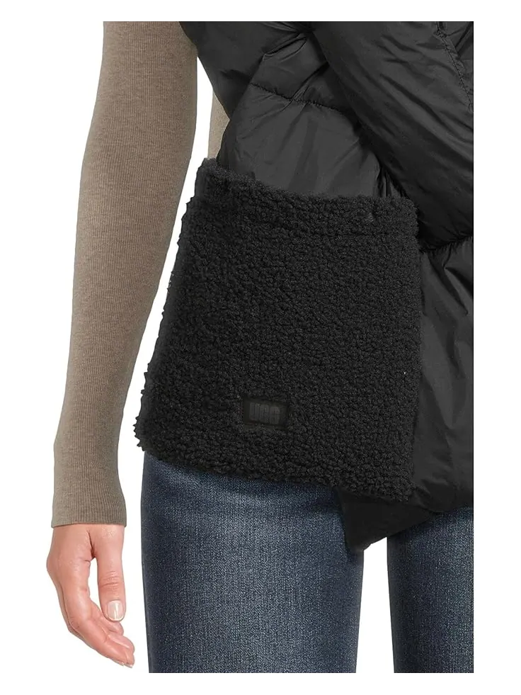 Женский шарф UGG Aw Uggfluff Packable — изображение 3 из 5, черный