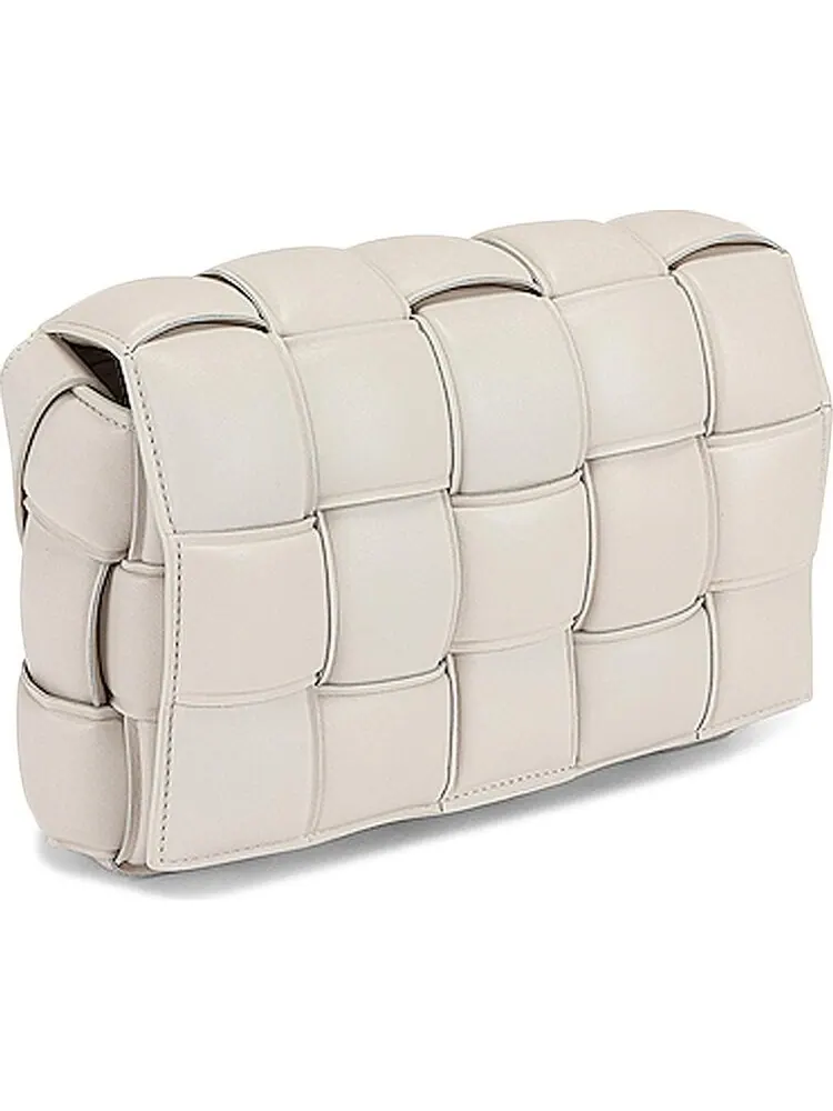 Сумка Bottega Veneta Padded Cassette Bag Chalk/Gold — изображение 2 из 3, белый
