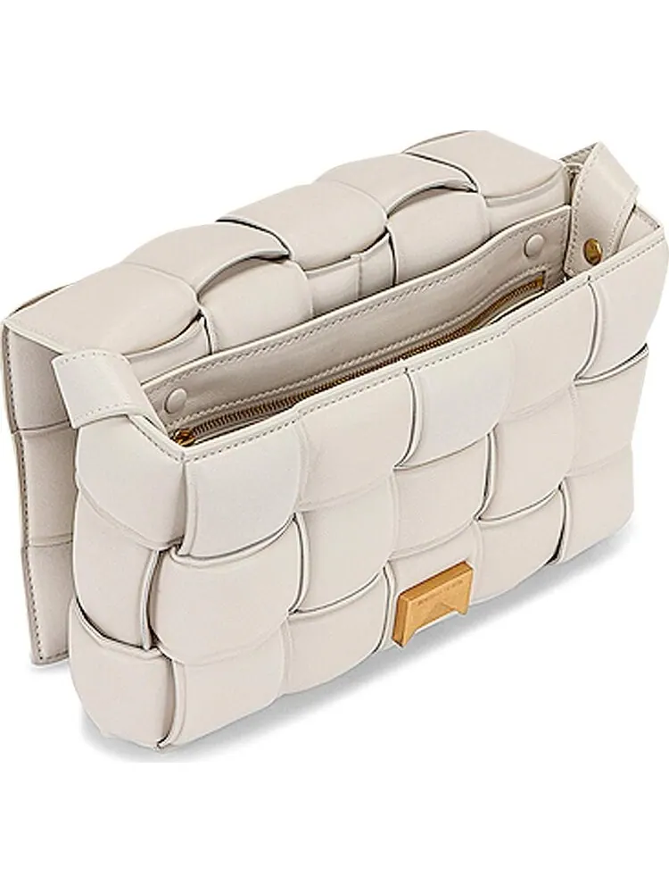 Сумка Bottega Veneta Padded Cassette Bag Chalk/Gold — изображение 3 из 3, белый