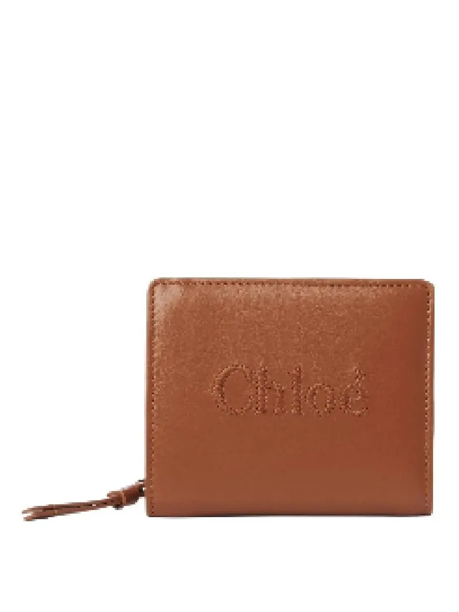 Компактный кошелек Chloé Sense из мягкой кожи с вышитым логотипом — изображение 1 из 3, карамель
