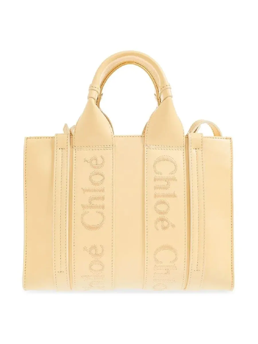 Кожаная сумка-тоут с маленьким вышитым логотипом Chloé Woody — изображение 2 из 4, желтый