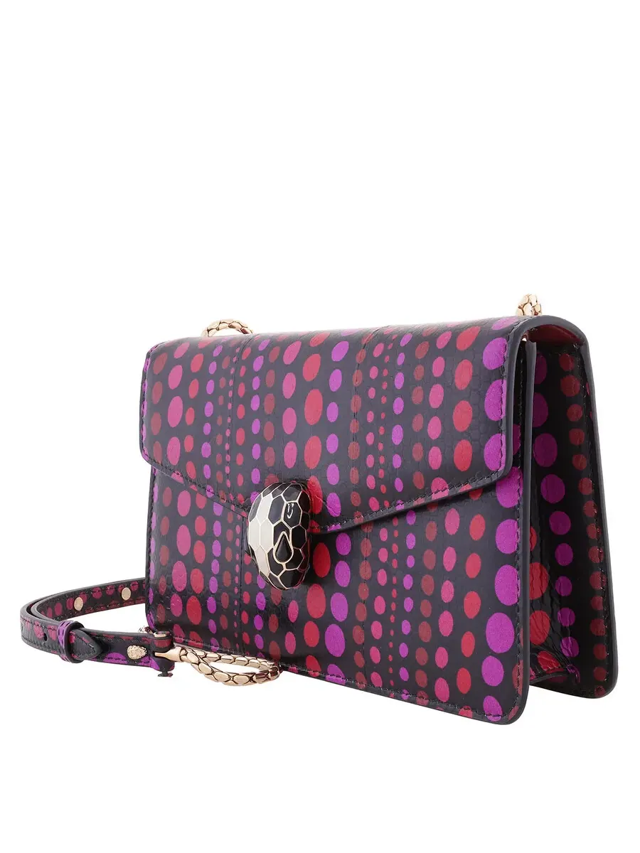 Сумка Bvlgari Serpenti Forever Flap из кожи элафе в горошек — изображение 2 из 4, винный
