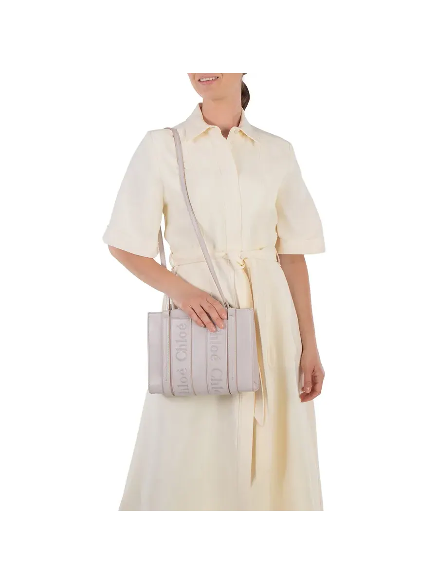Сумка-тоут с логотипом Chloé Small Woody — изображение 2 из 5, серый