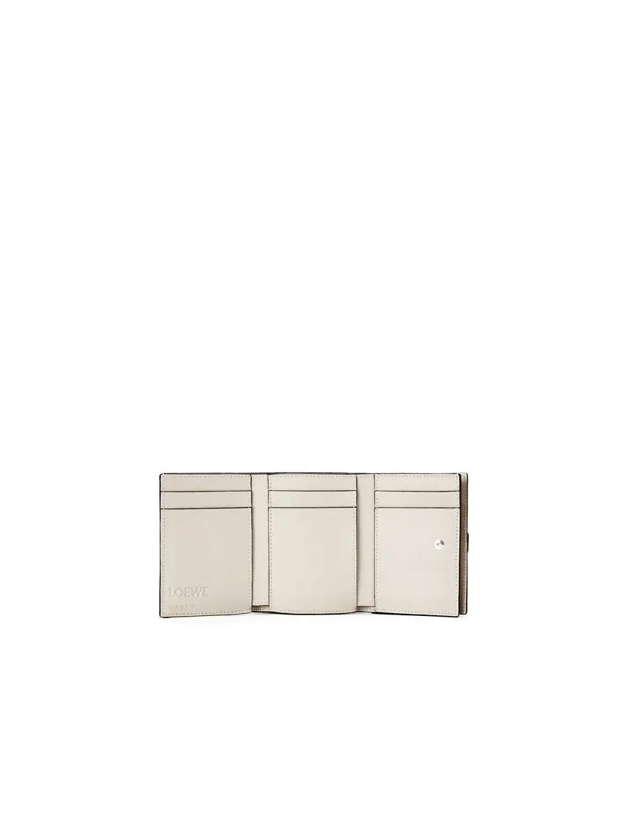 Кошелек Loewe Trifold из телячьей кожи - Розмарин/Загар — изображение 2 из 4, бежевый