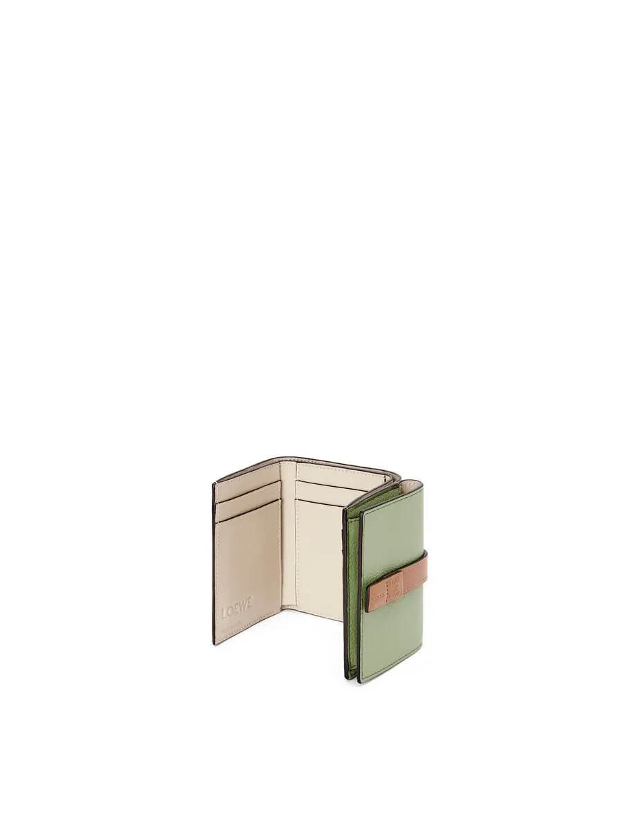 Кошелек Loewe Trifold из телячьей кожи - Розмарин/Загар — изображение 4 из 4, бежевый