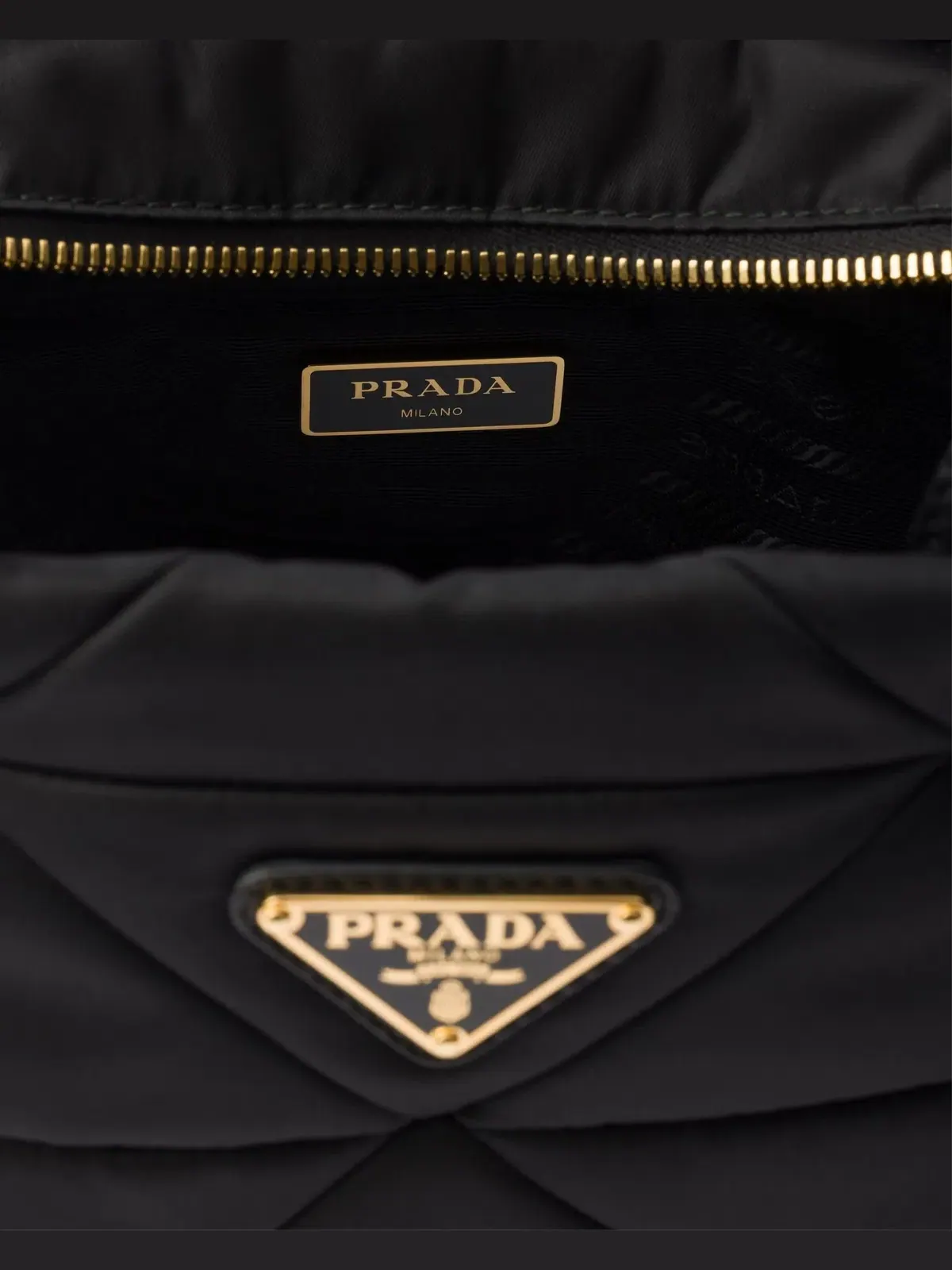Маленькая мягкая сумка-тоут PRADA SS26 из нейлона, цвет «черный», 1BG373-RDJN-F0632 — изображение 5 из 6