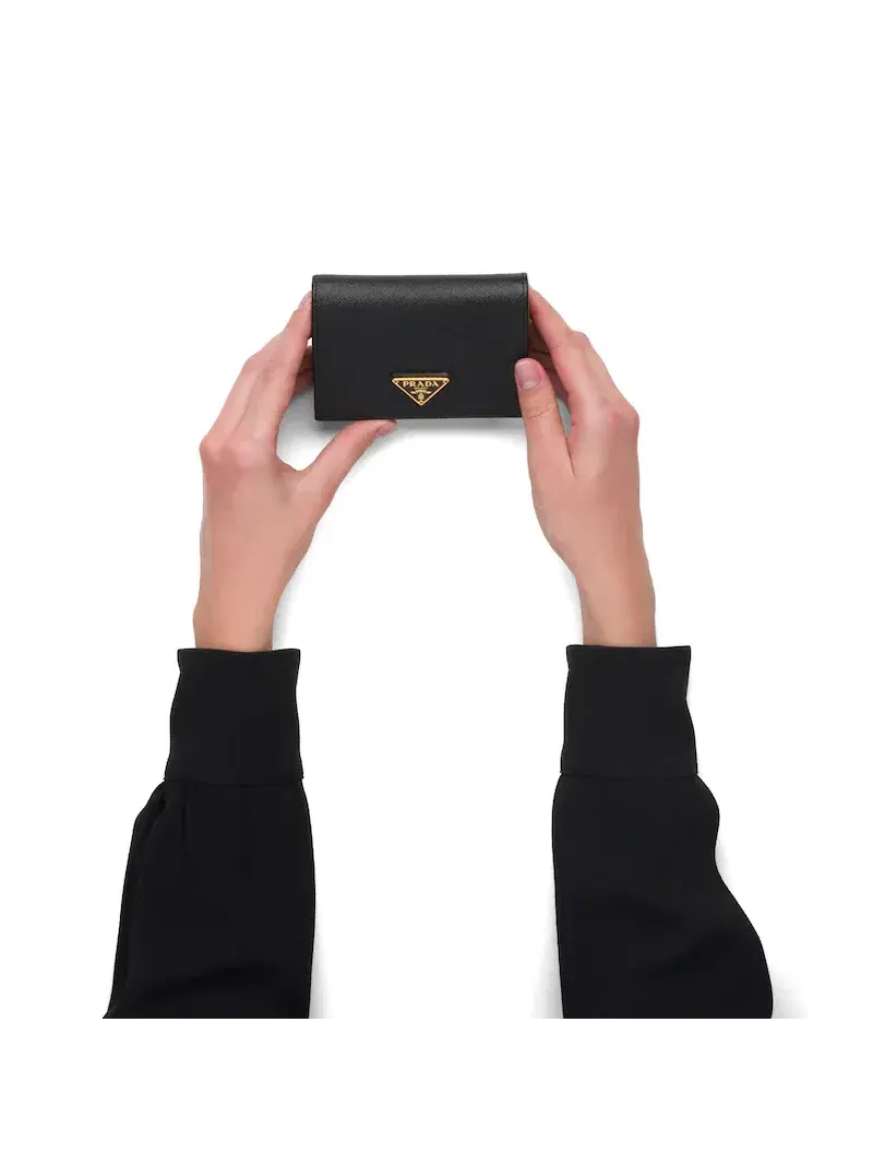 Кошелек PRADA SS26, маленький, из сафьяновой кожи, черный, 1MV021-QHH-F0002 — изображение 4 из 4