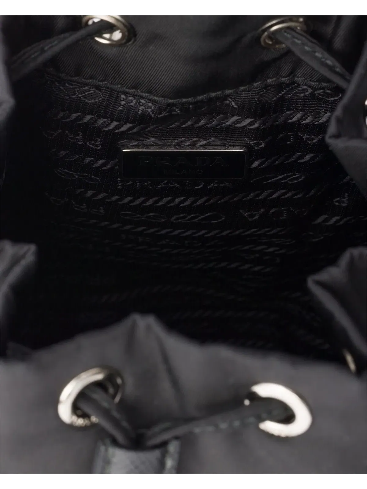 Сумка PRADA SS26 Re-Nylon Pouch 'Black' 1NS369-R067-F0002 — изображение 4 из 6, черный