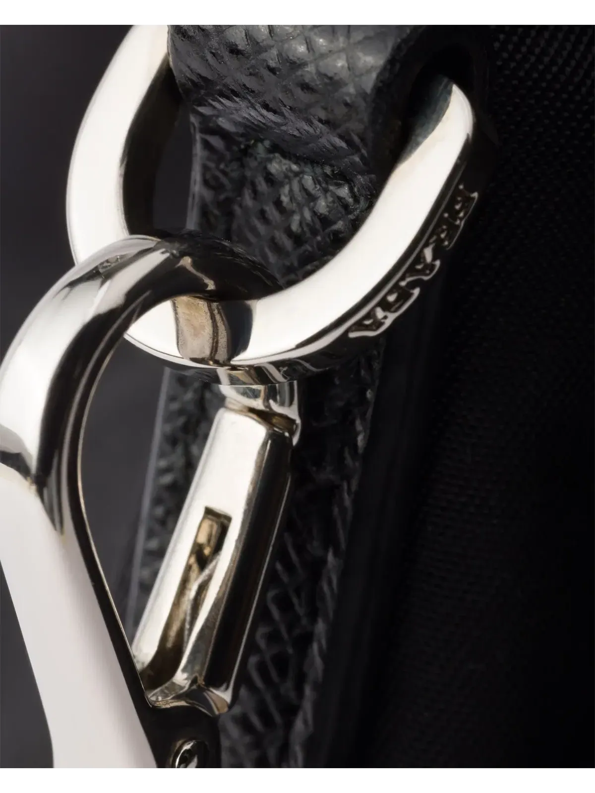 Сумка PRADA SS26 Re-Nylon Pouch 'Black' 1NS369-R067-F0002 — изображение 5 из 6, черный