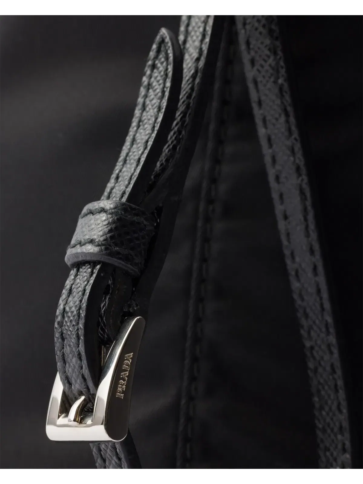 Сумка PRADA SS26 Re-Nylon Pouch 'Black' 1NS369-R067-F0002 — изображение 6 из 6, черный