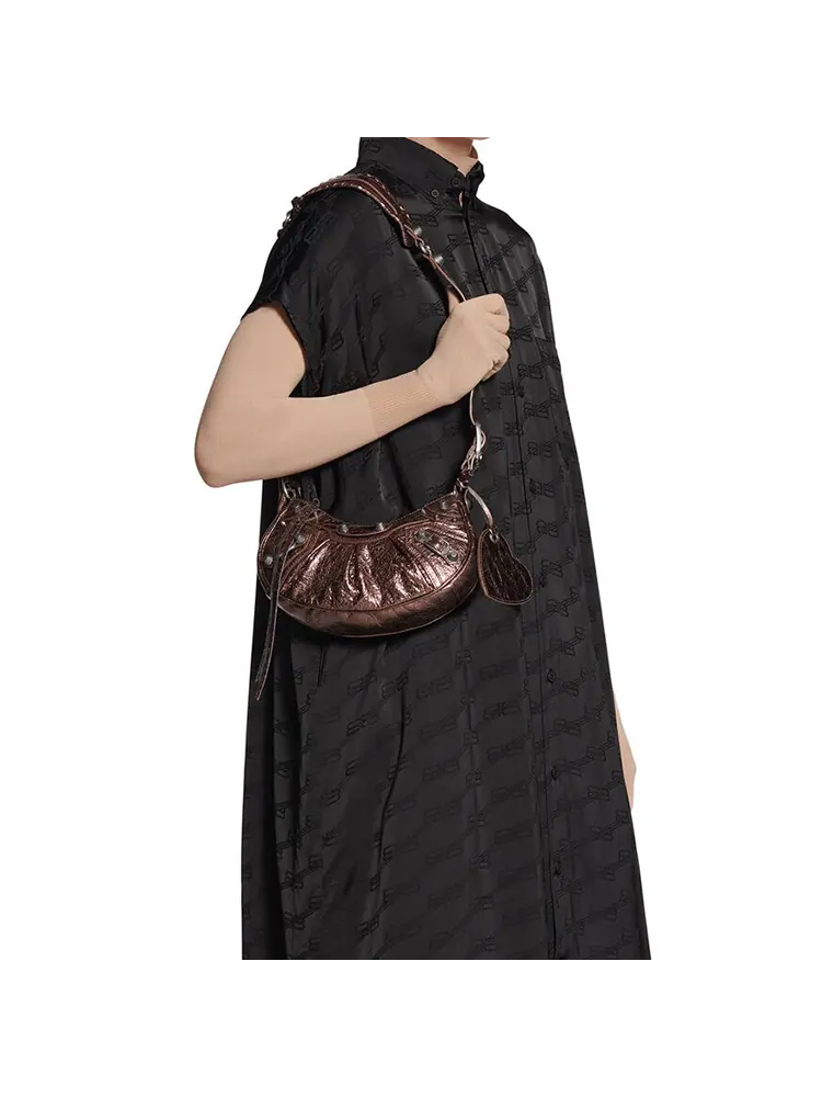 Женская сумка Le Cagole XS из ягненка коричневая Balenciaga — изображение 6 из 8