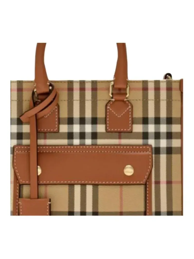 Сумка Burberry Mini Freya Tote Archive Beige/Briar Brown — изображение 4 из 5, бежевый