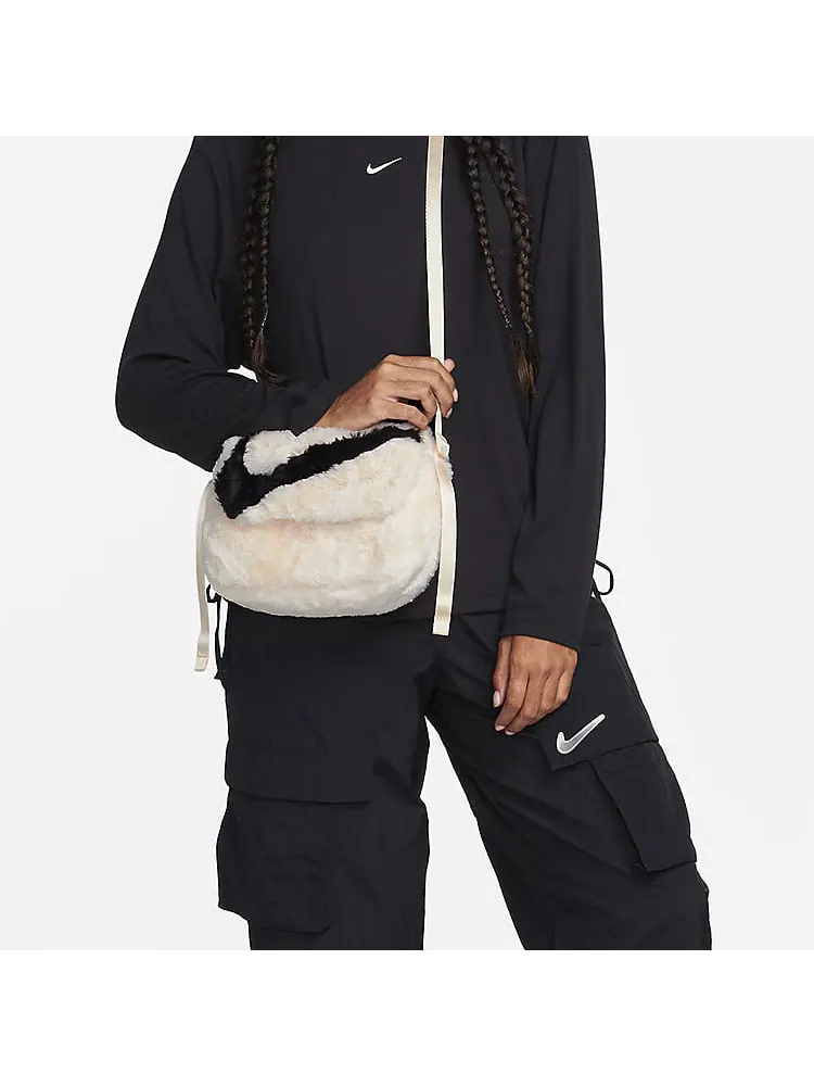 Сумка через плечо Nike Sportswear Futura 365 из искусственного меха, 1 л — изображение 4 из 5, черный