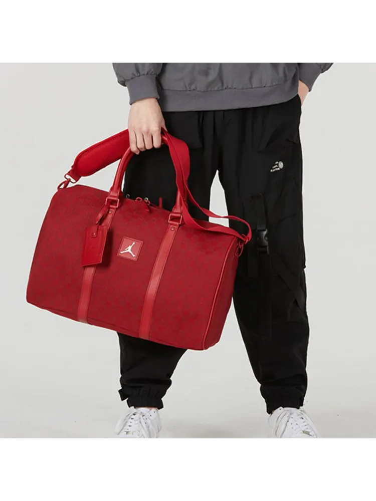Спортивная сумка Air Jordan Monogram — изображение 3 из 5, красный