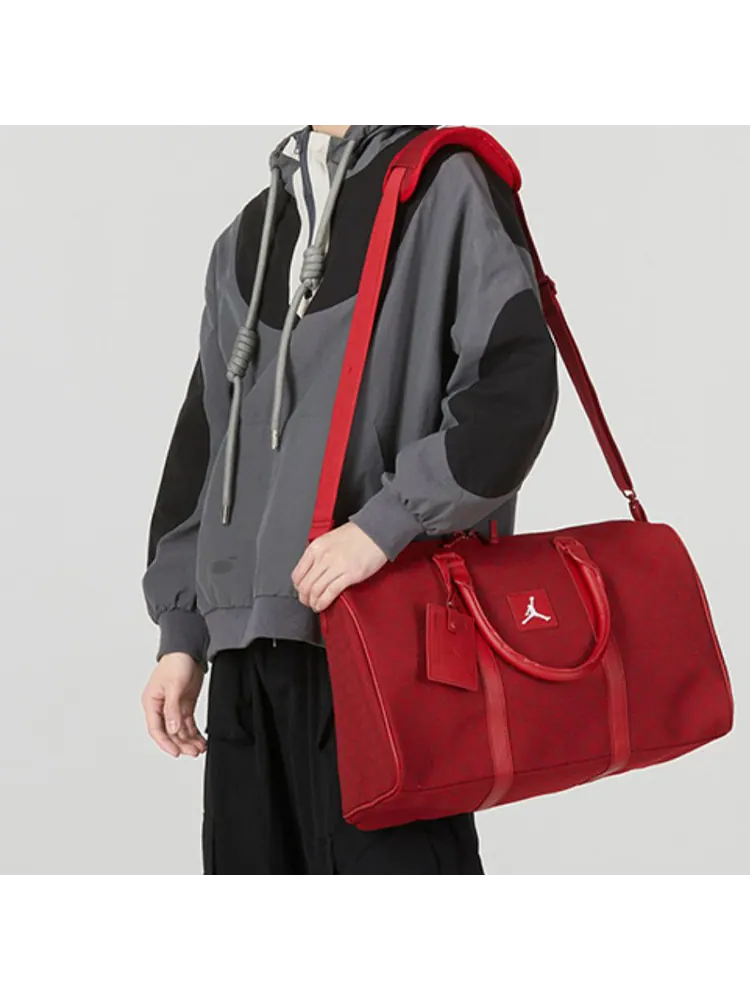 Спортивная сумка Air Jordan Monogram — изображение 4 из 5, красный