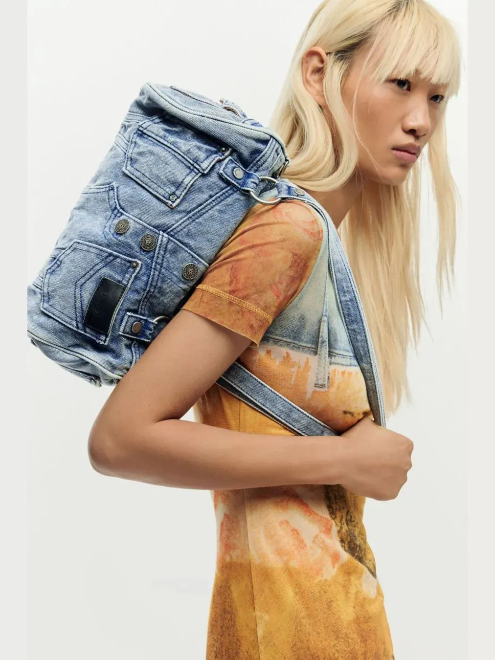 Карманы женской джинсовой сумки Desigual — синий