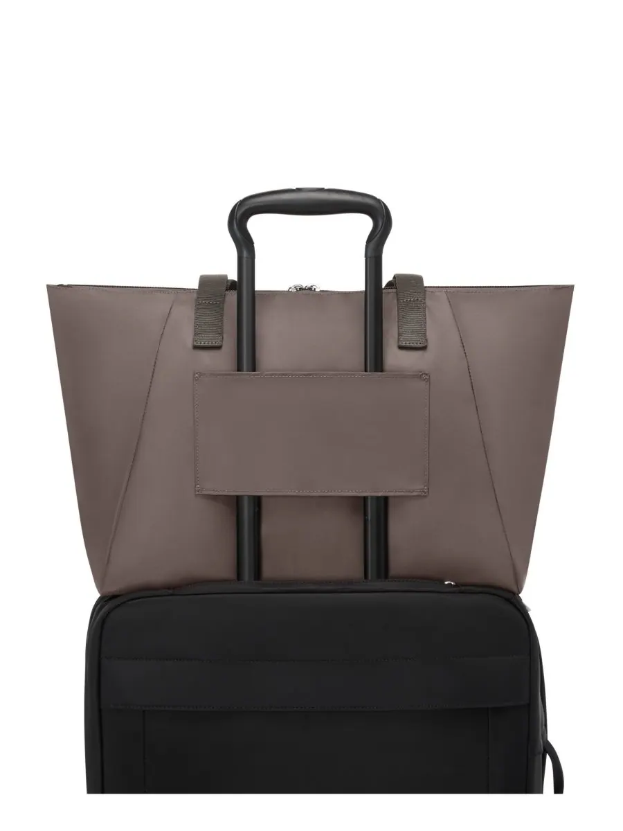 Сумка-тоут TUMI Voyageur Just In Case Packable Travel Tote, средний размер — изображение 4 из 4, минк