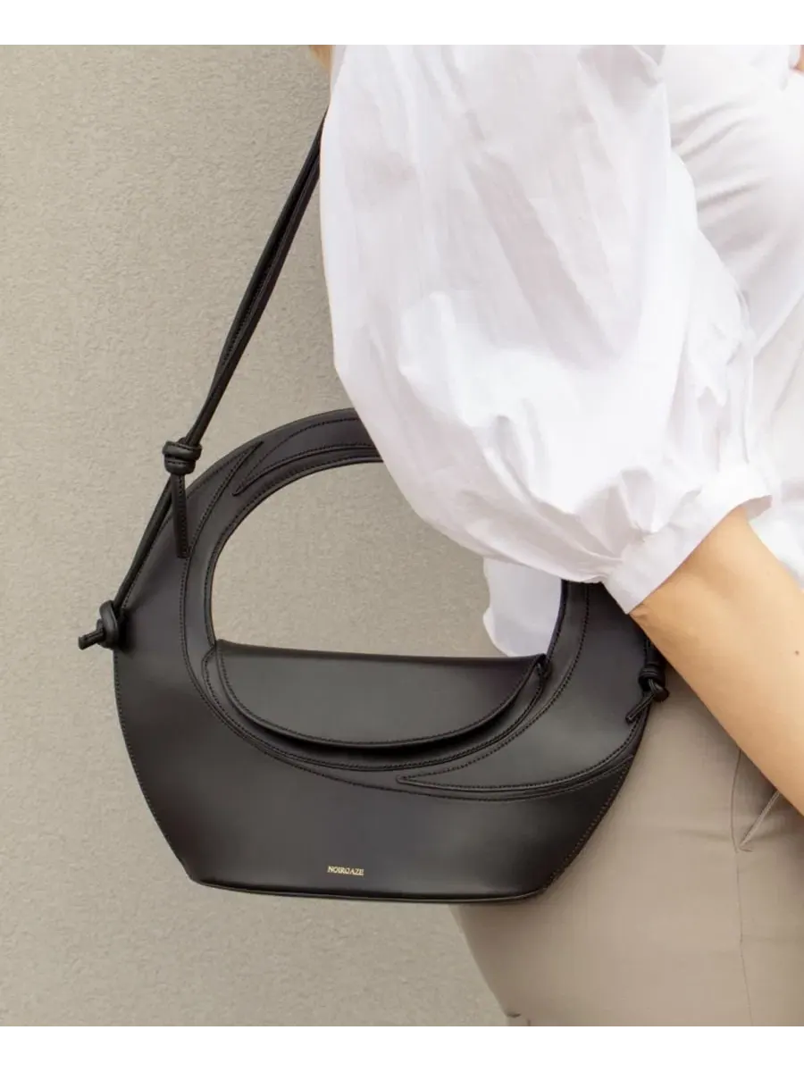 Сумка из телячьей кожи с магнитной застежкой Runa Calf Leather Bag Noirgaze — изображение 5 из 9, черный