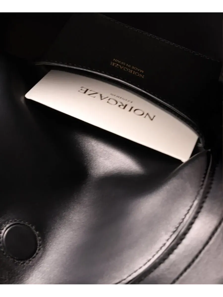 Сумка из телячьей кожи с магнитной застежкой Runa Calf Leather Bag Noirgaze — изображение 9 из 9, черный