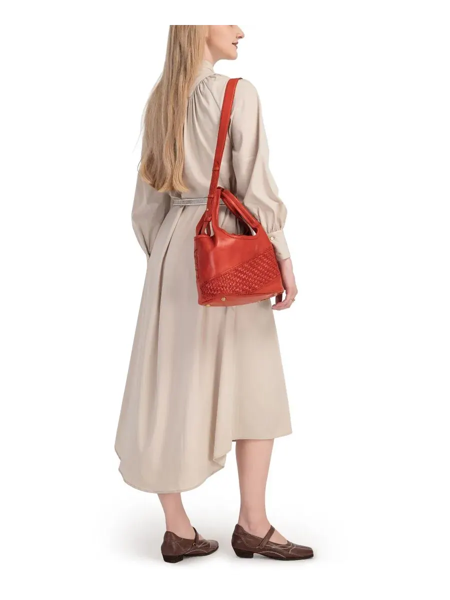 Сумка-тоут ручной работы Lily Small Handwoven Tote OLD TREND — изображение 8 из 9, оранжевый