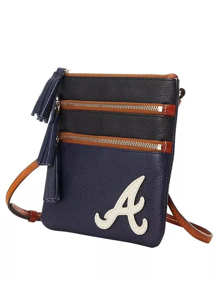 Сумка через плечо Atlanta Braves Infield Triple Zip Dooney & Bourke — изображение 4 из 4