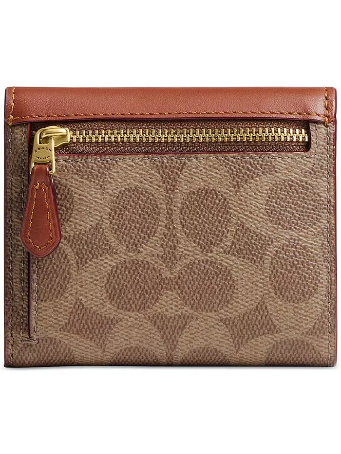 Кошелек Mila Small Flap из фирменного полотна COACH — изображение 3 из 3, бежевый