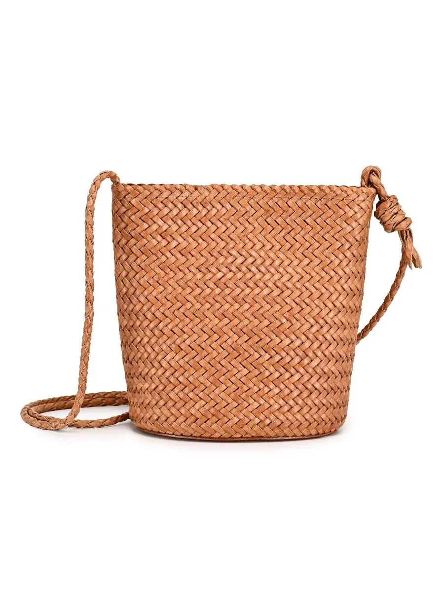 Мини-сумка кроссбоди из плетеной кожи Reed Mini Woven Bucket Crossbody Bag OLD TREND — изображение 1 из 7, бежевый бежевый