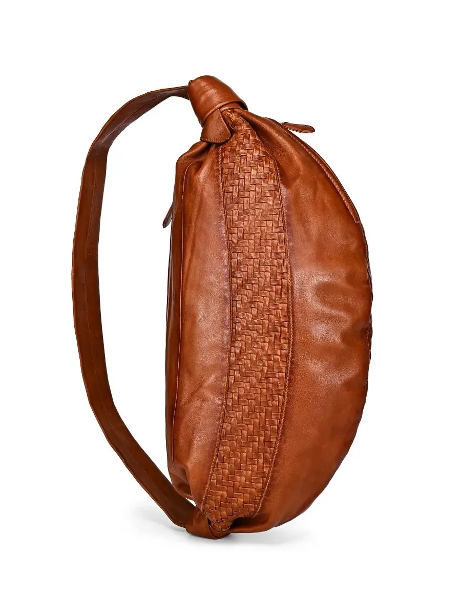 Сумка-слинг из кожи ручной работы Extra-Large Lily OLD TREND — изображение 1 из 8, коньячный коричневый