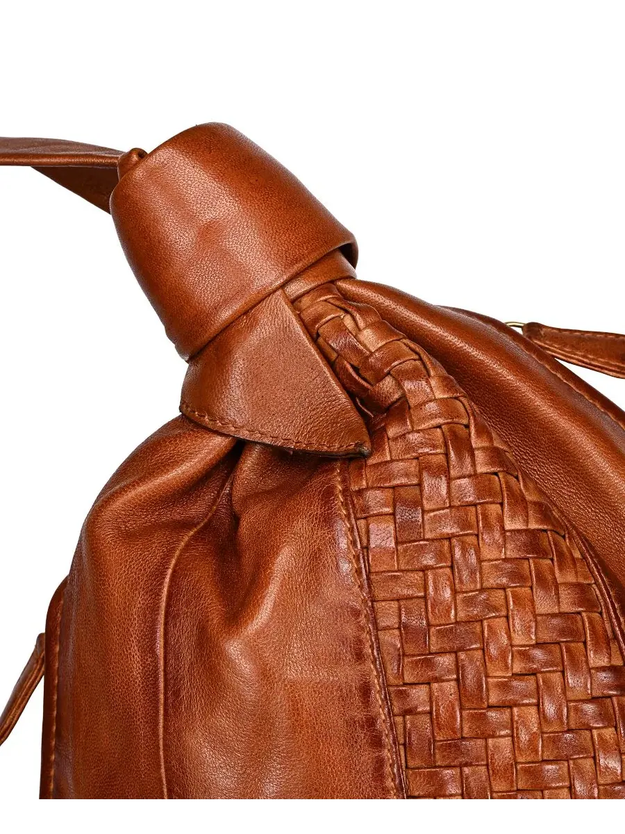 Сумка-слинг из кожи ручной работы Extra-Large Lily OLD TREND — изображение 6 из 8, коньячный коричневый