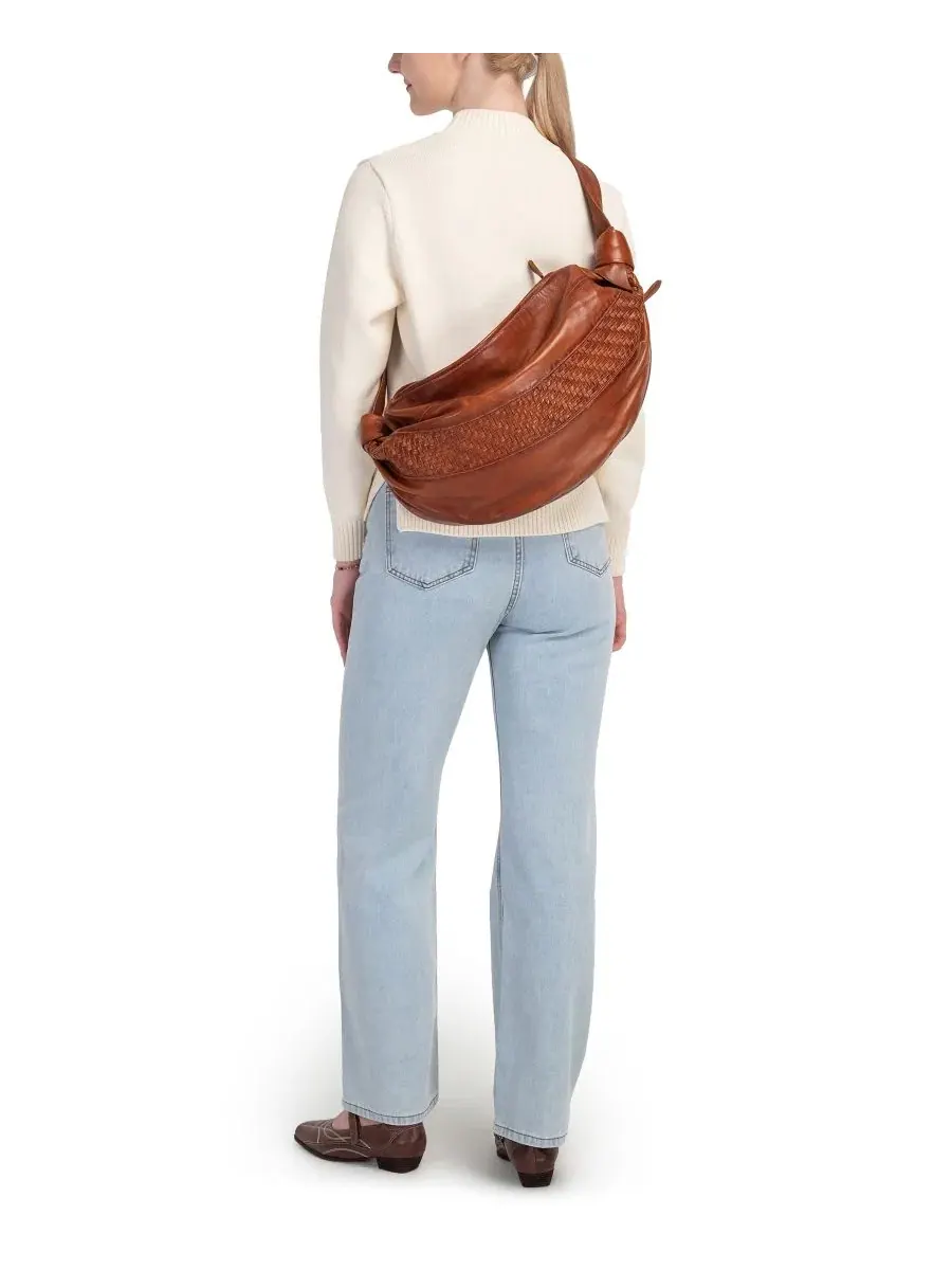 Сумка-слинг из кожи ручной работы Extra-Large Lily OLD TREND — изображение 8 из 8, коньячный коричневый