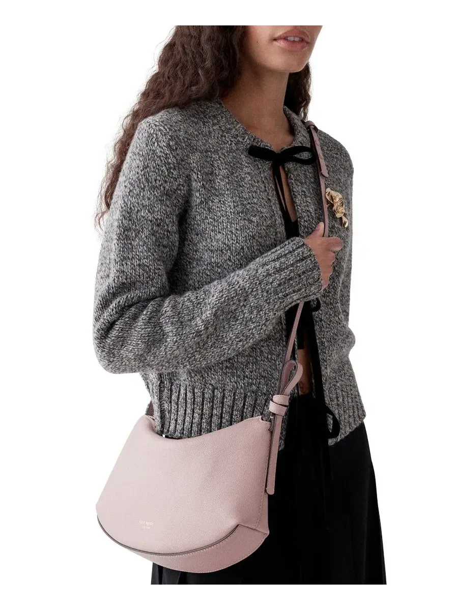 Сумка через плечо среднего размера из тисненой кожи, Loop Medium Pebbled Leather Shoulder Bag kate — изображение 5 из 6