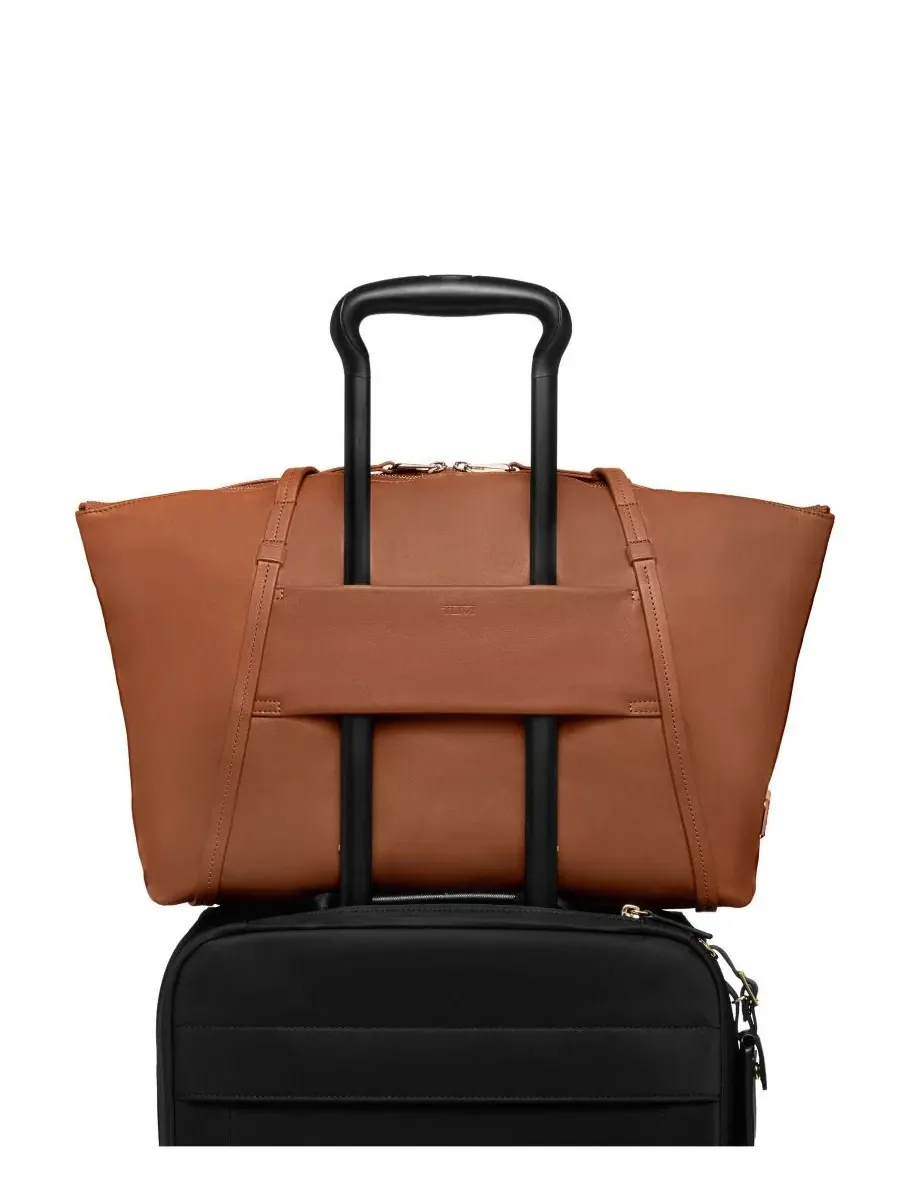 Сумка-шопер Voyageur Q Tote TUMI — изображение 4 из 7, сиенна